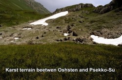 Kavkaz 89 - závrtové pole nezi vrcholem a Ošten a Pšecho-Su